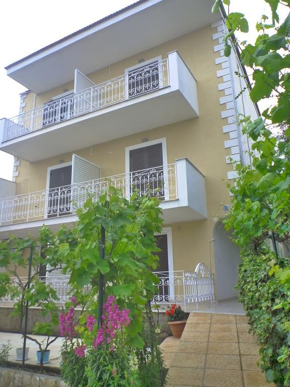 Flora Studios Corfu - Adults Only Benitses  Ngoại thất bức ảnh