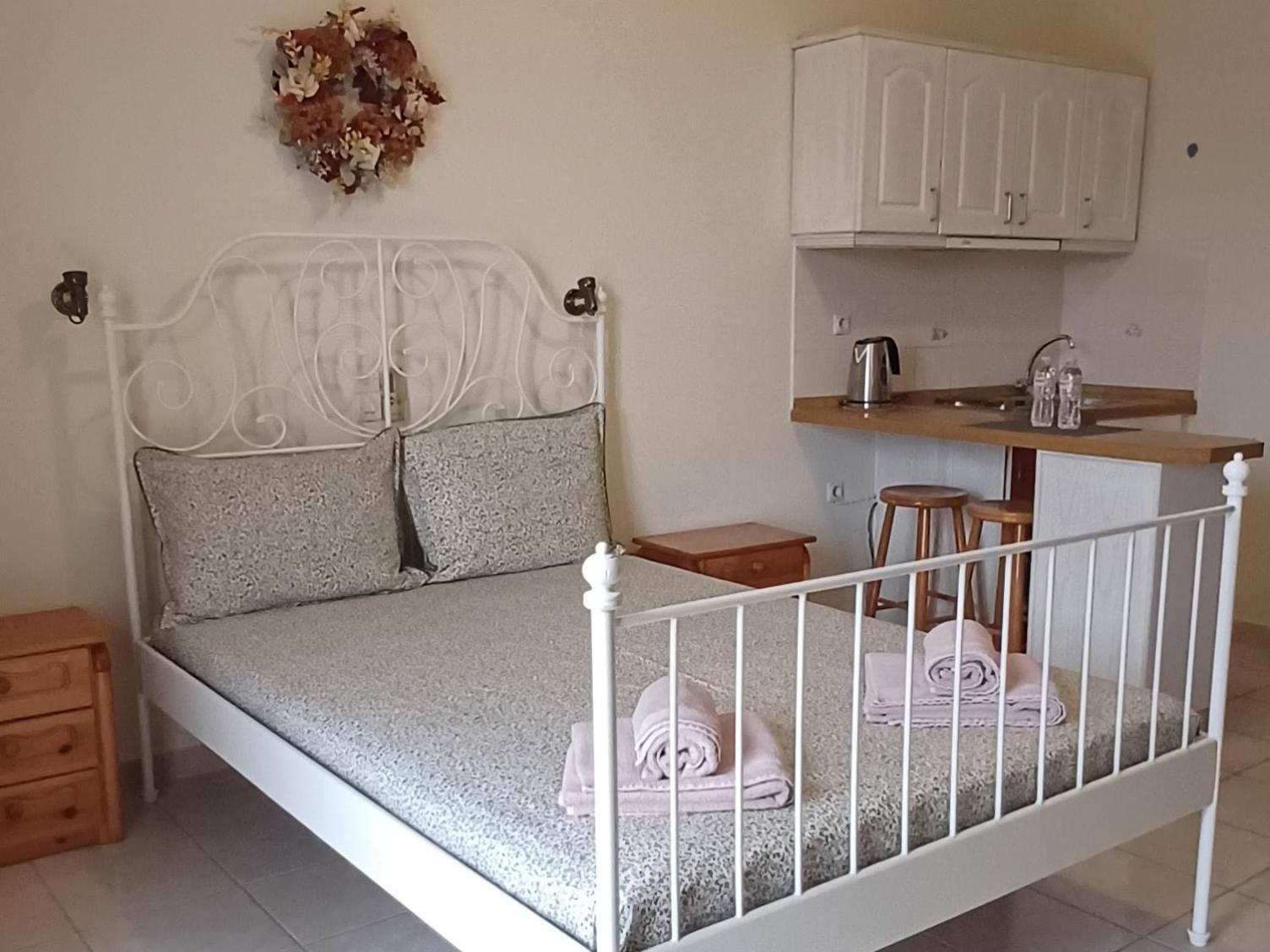 Flora Studios Corfu - Adults Only Benitses  Phòng bức ảnh